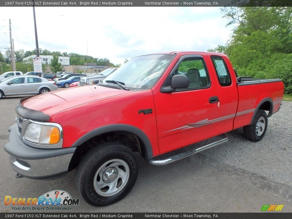 1997 Ford F150 XLT Extended Cab 4x4 Bright Red / Medium Graphite Photo #1