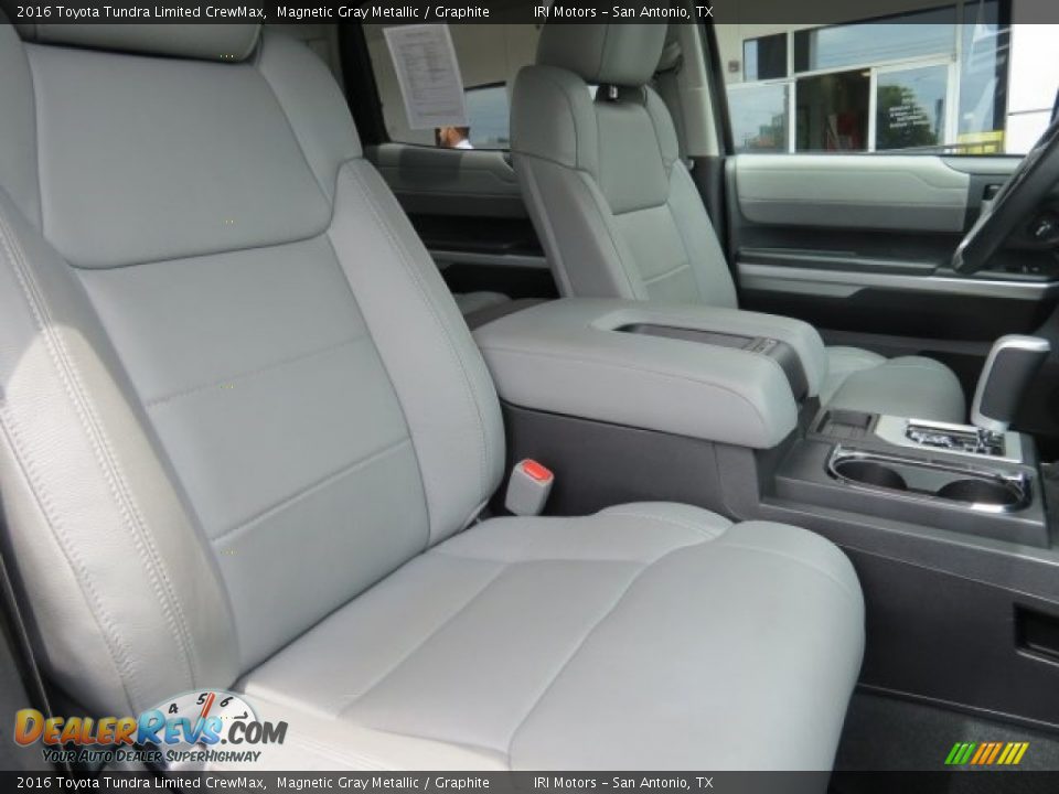 2016 Toyota Tundra Limited CrewMax Magnetic Gray Metallic / Graphite Photo #32