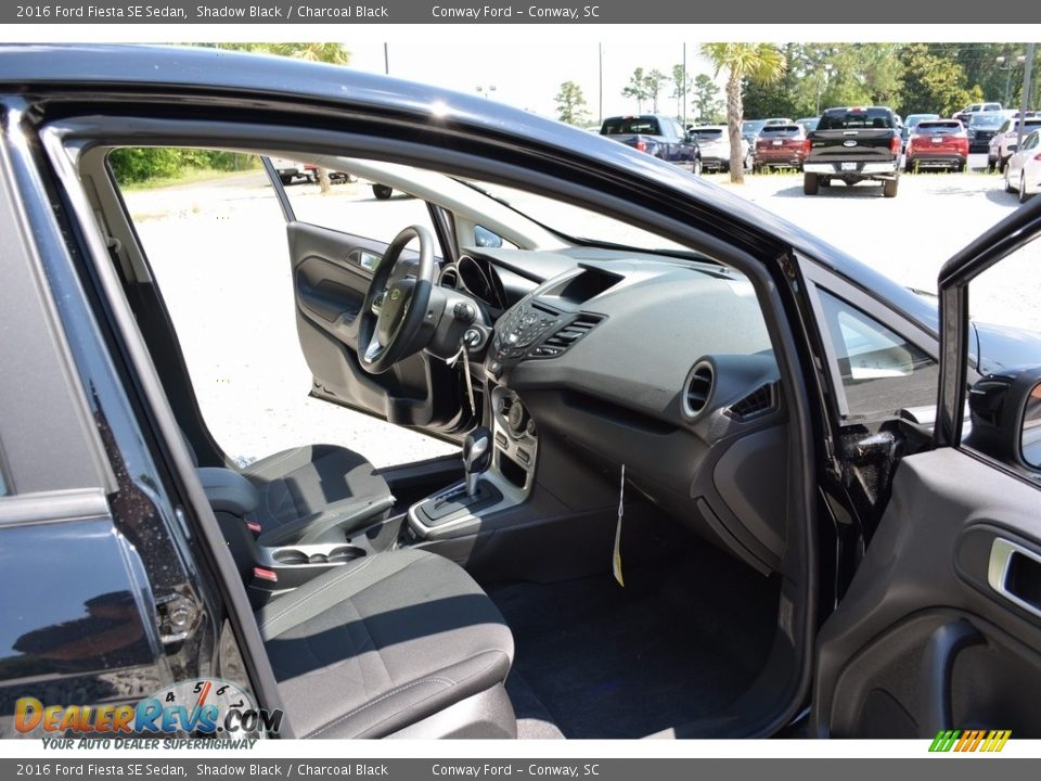 2016 Ford Fiesta SE Sedan Shadow Black / Charcoal Black Photo #25