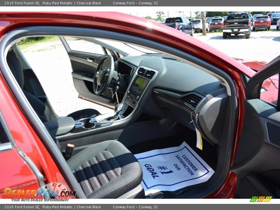 2016 Ford Fusion SE Ruby Red Metallic / Charcoal Black Photo #27