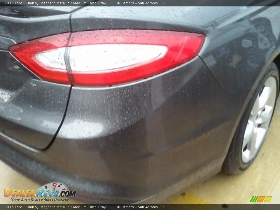 2016 Ford Fusion S Magnetic Metallic / Medium Earth Gray Photo #2