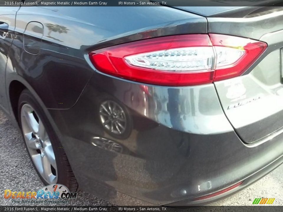 2016 Ford Fusion S Magnetic Metallic / Medium Earth Gray Photo #14