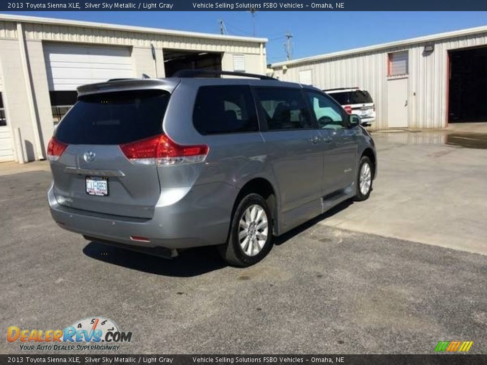 2013 Toyota Sienna XLE Silver Sky Metallic / Light Gray Photo #8