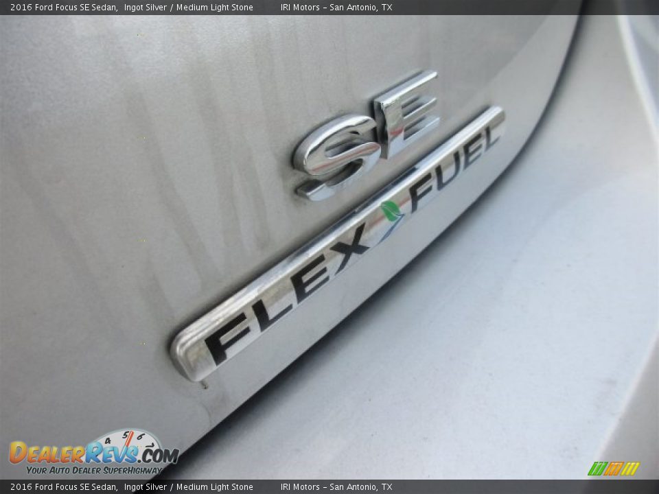 2016 Ford Focus SE Sedan Ingot Silver / Medium Light Stone Photo #7