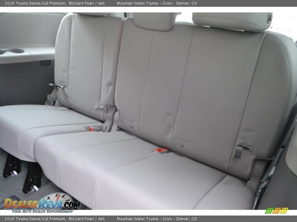 2016 Toyota Sienna XLE Premium Blizzard Pearl / Ash Photo #8