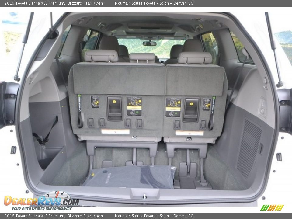 2016 Toyota Sienna XLE Premium Blizzard Pearl / Ash Photo #9