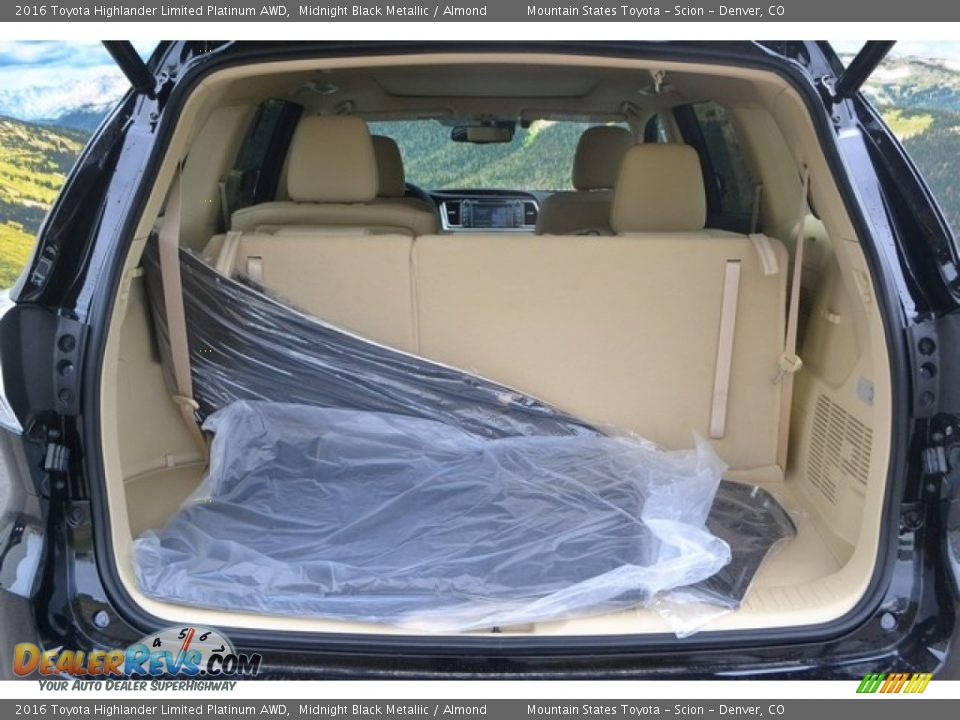 2016 Toyota Highlander Limited Platinum AWD Midnight Black Metallic / Almond Photo #9