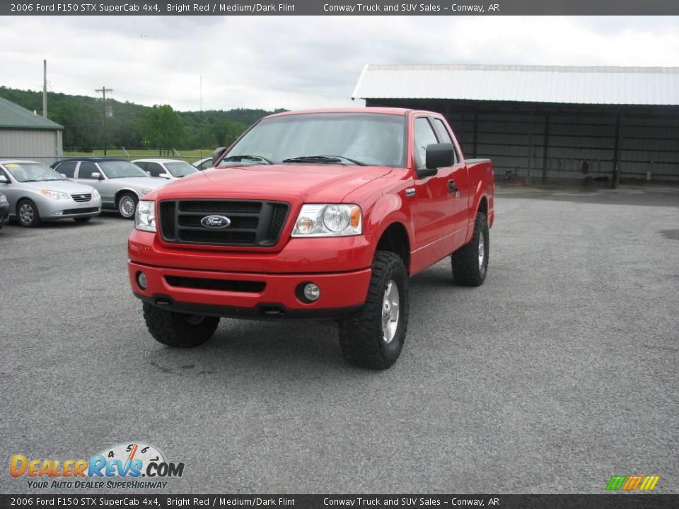 2006 Ford F150 STX SuperCab 4x4 Bright Red / Medium/Dark Flint Photo #2