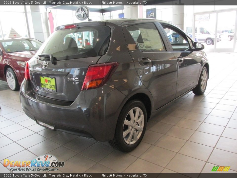 2016 Toyota Yaris 5-Door LE Magnetic Gray Metallic / Black Photo #4