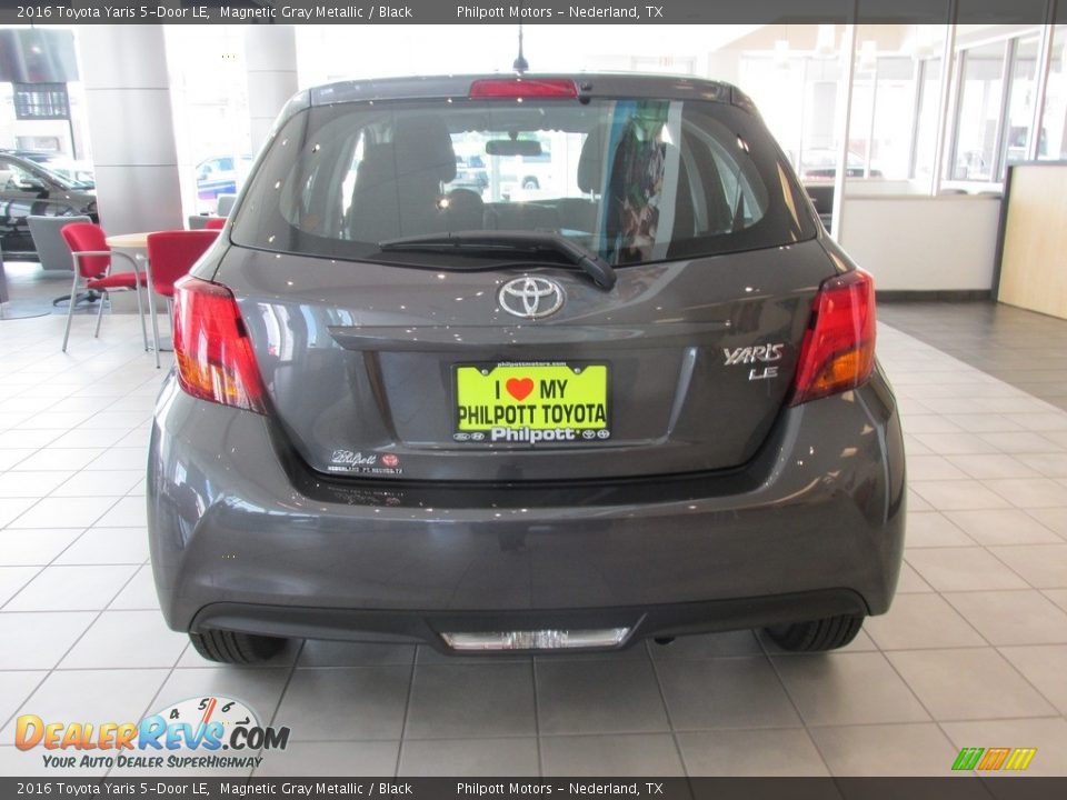2016 Toyota Yaris 5-Door LE Magnetic Gray Metallic / Black Photo #5