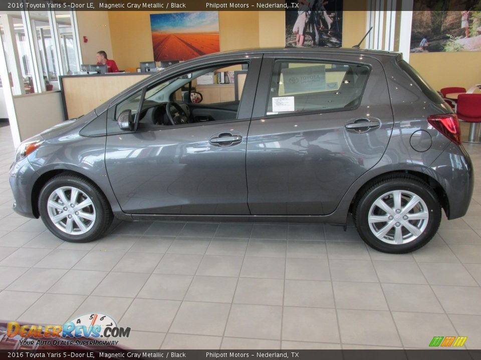 2016 Toyota Yaris 5-Door LE Magnetic Gray Metallic / Black Photo #7