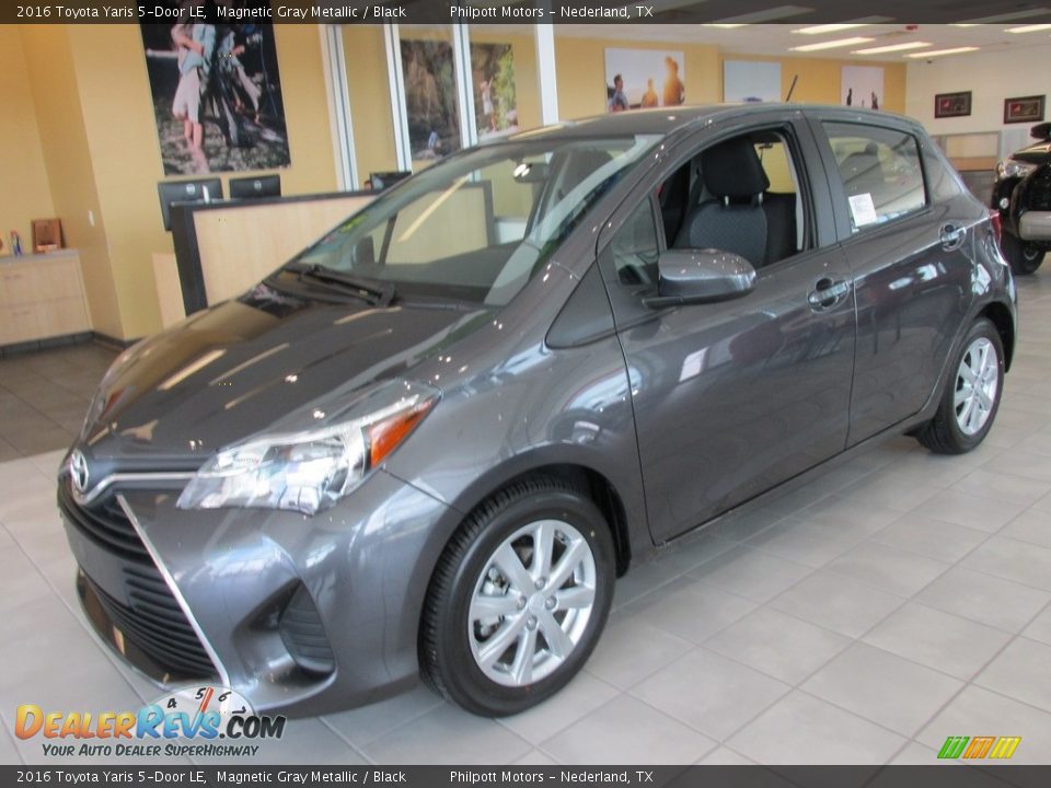 2016 Toyota Yaris 5-Door LE Magnetic Gray Metallic / Black Photo #8