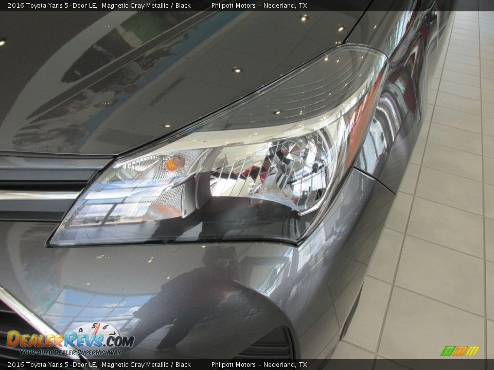 2016 Toyota Yaris 5-Door LE Magnetic Gray Metallic / Black Photo #10