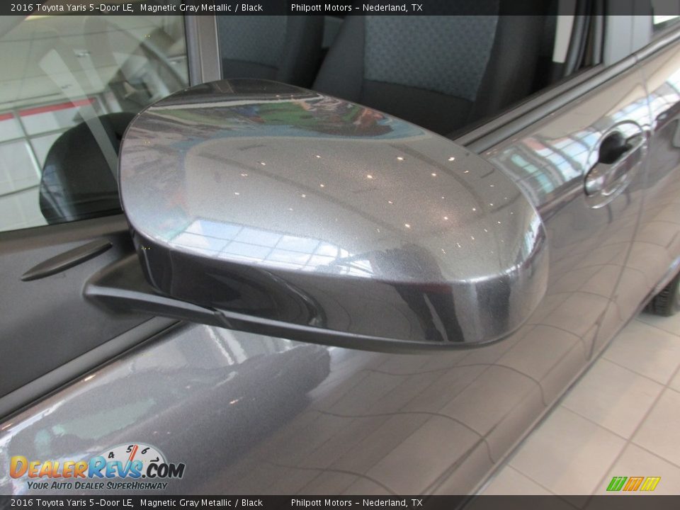 2016 Toyota Yaris 5-Door LE Magnetic Gray Metallic / Black Photo #13