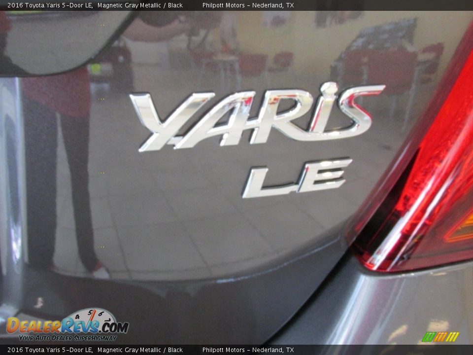 2016 Toyota Yaris 5-Door LE Magnetic Gray Metallic / Black Photo #14