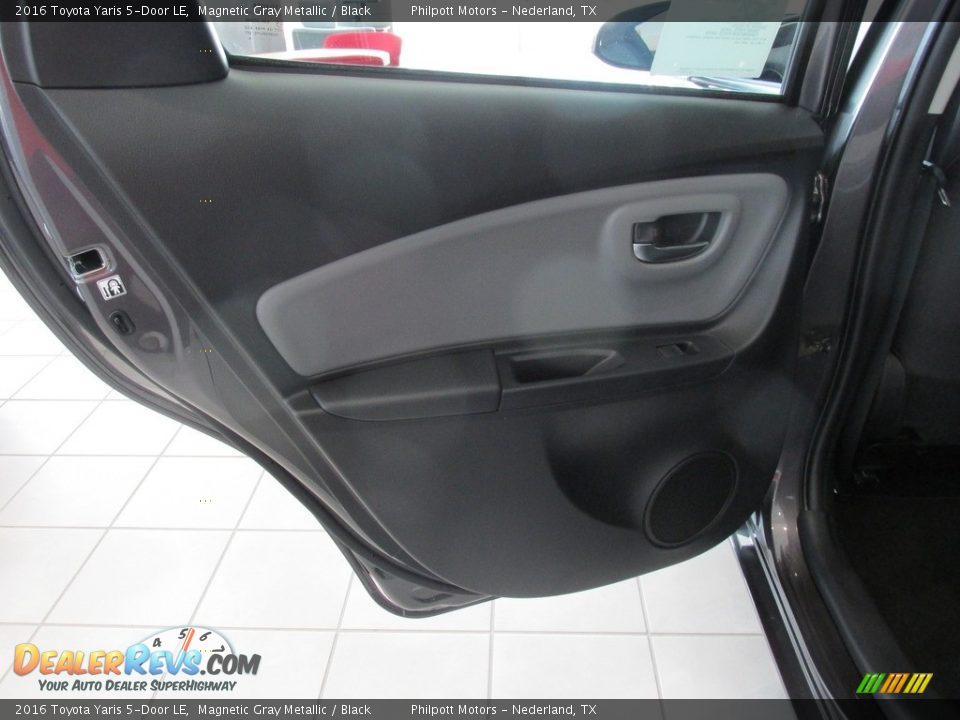 2016 Toyota Yaris 5-Door LE Magnetic Gray Metallic / Black Photo #17