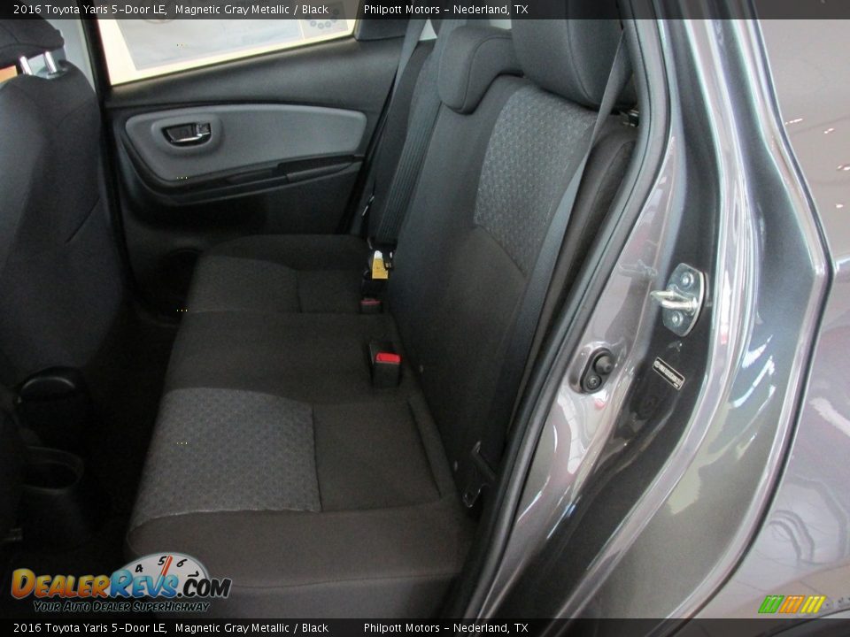 2016 Toyota Yaris 5-Door LE Magnetic Gray Metallic / Black Photo #18