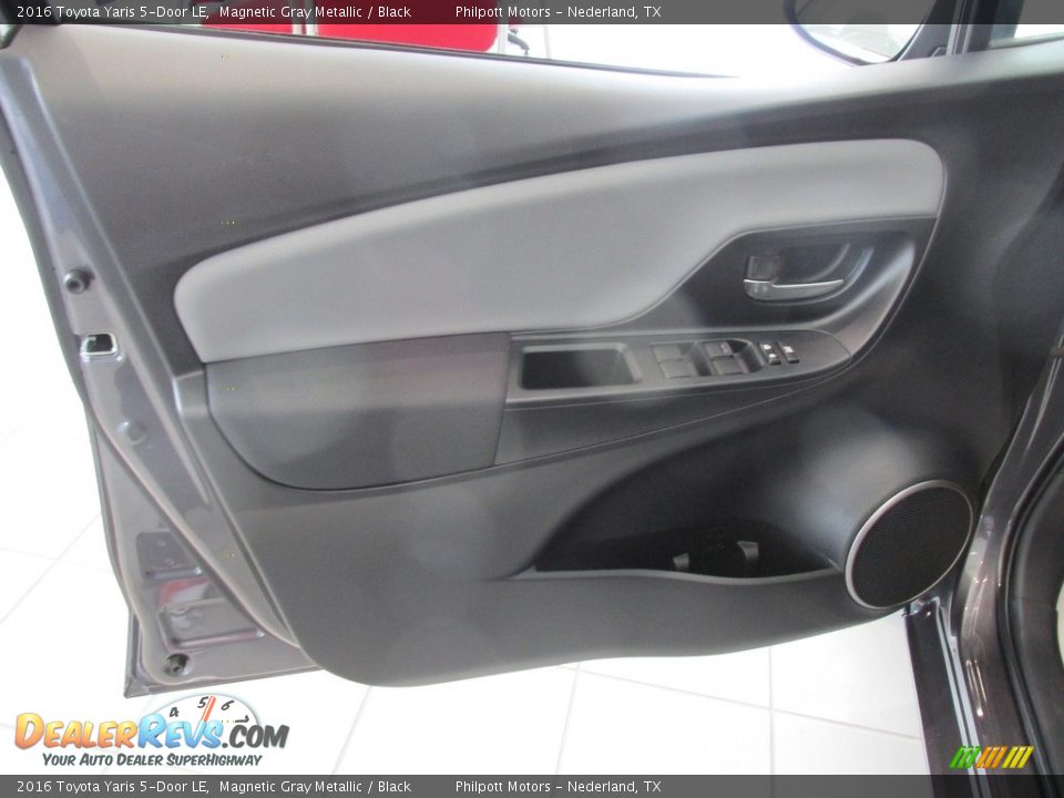 2016 Toyota Yaris 5-Door LE Magnetic Gray Metallic / Black Photo #19