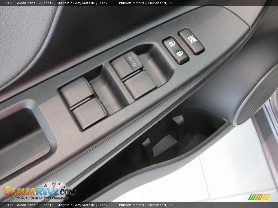2016 Toyota Yaris 5-Door LE Magnetic Gray Metallic / Black Photo #20