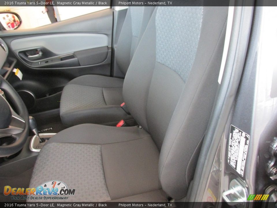 2016 Toyota Yaris 5-Door LE Magnetic Gray Metallic / Black Photo #21