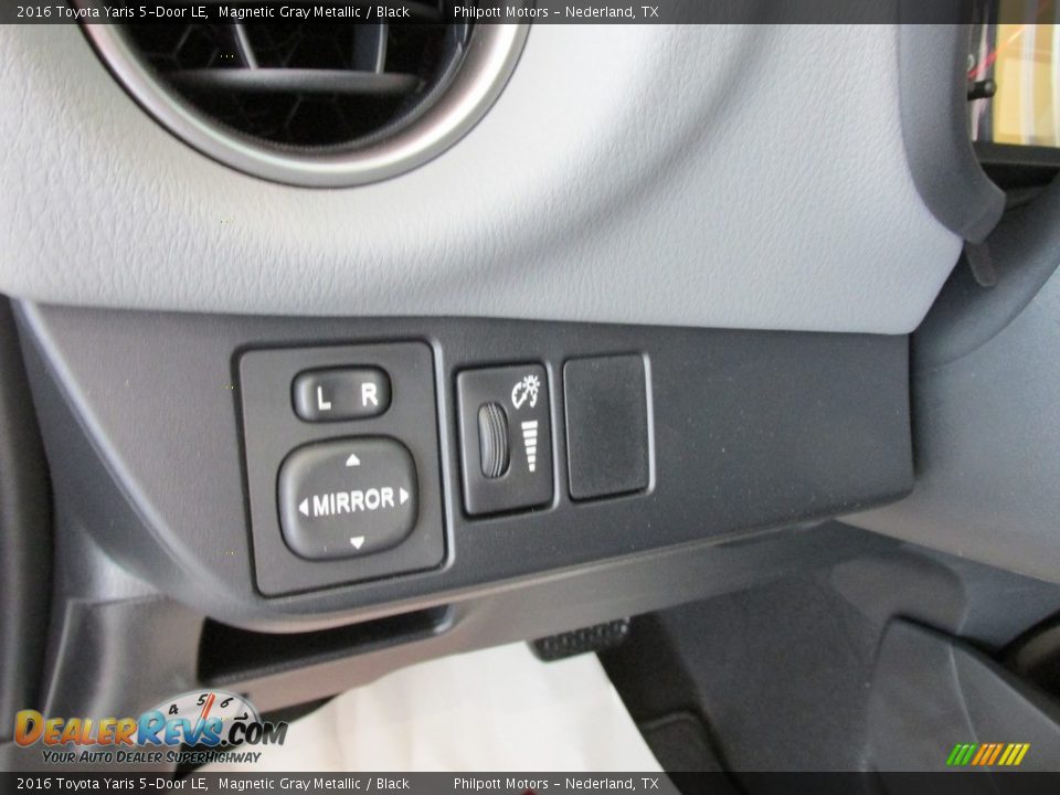 2016 Toyota Yaris 5-Door LE Magnetic Gray Metallic / Black Photo #30