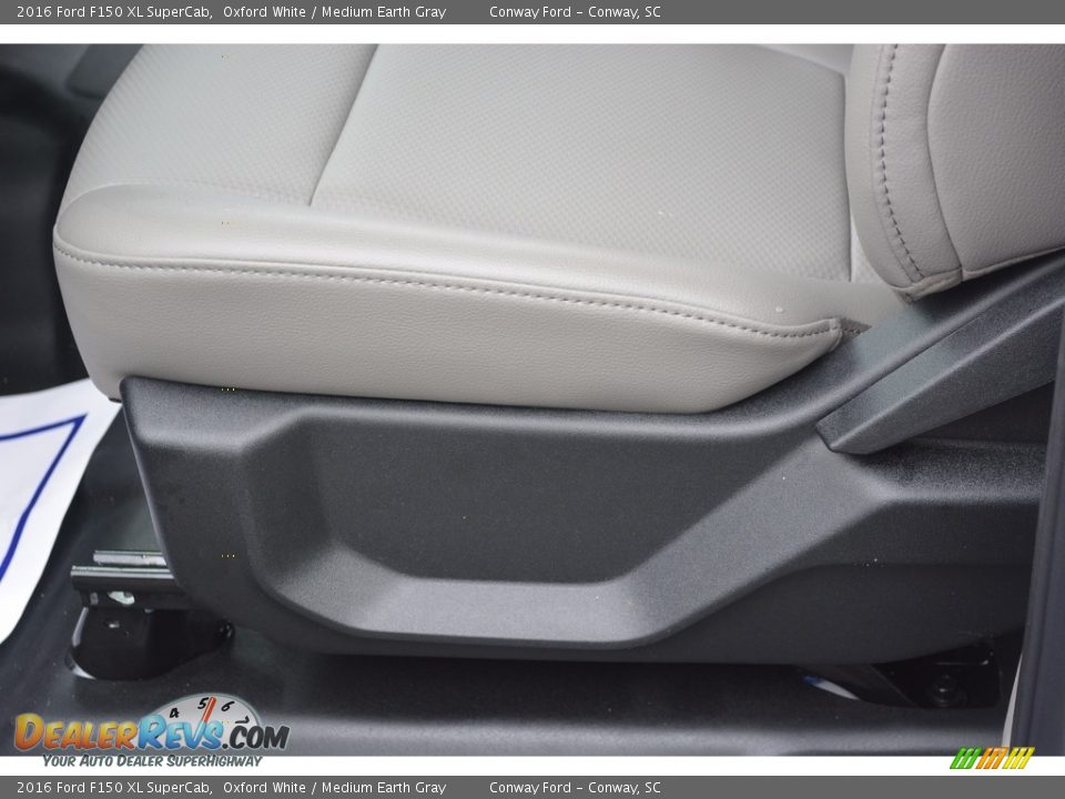 2016 Ford F150 XL SuperCab Oxford White / Medium Earth Gray Photo #17