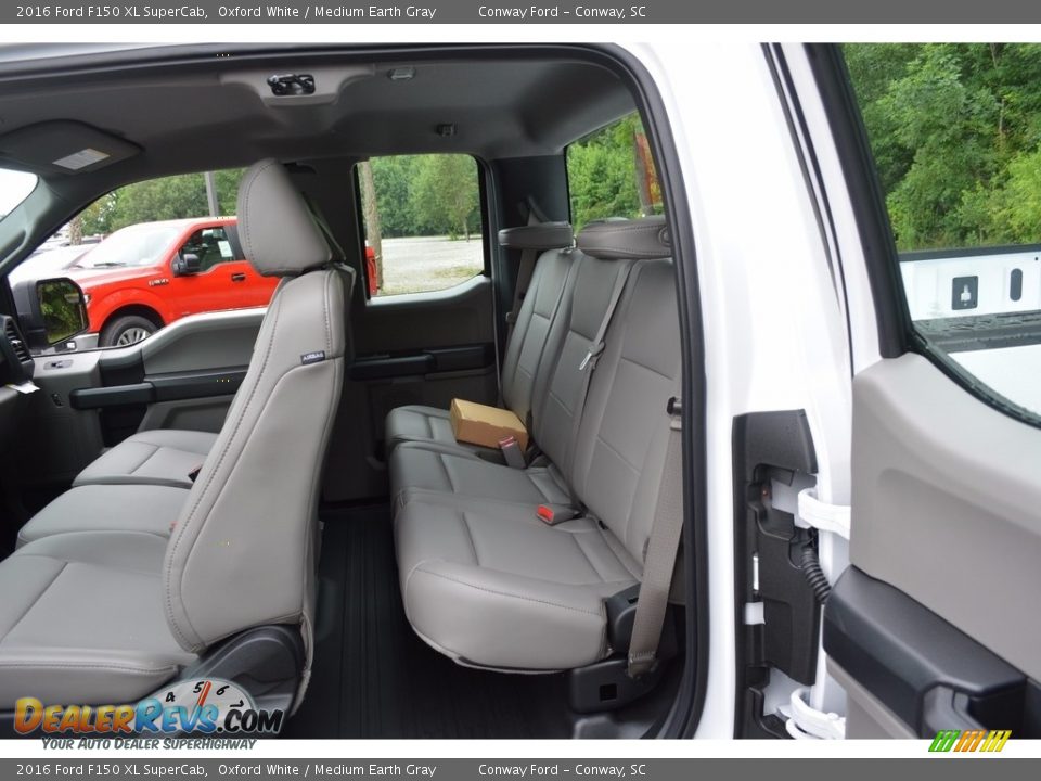 2016 Ford F150 XL SuperCab Oxford White / Medium Earth Gray Photo #18