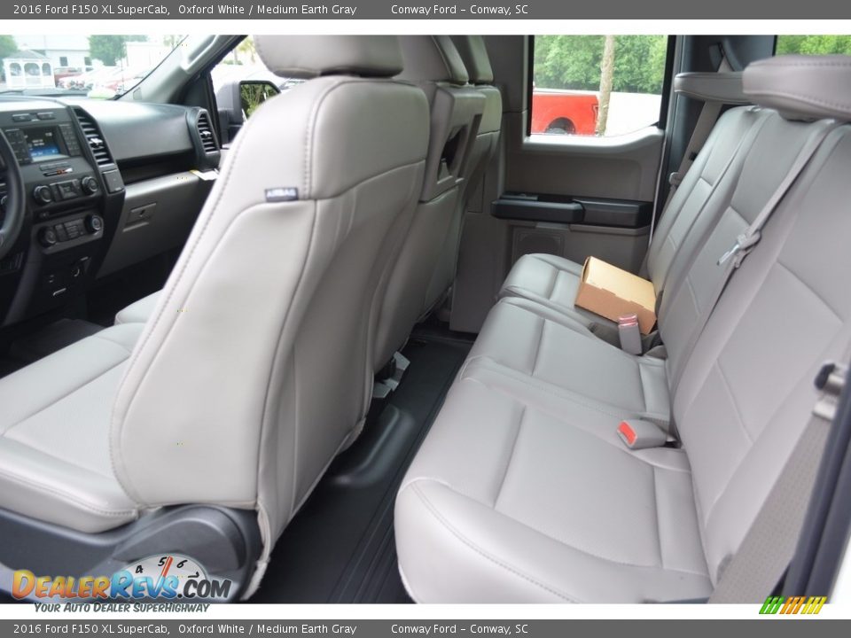2016 Ford F150 XL SuperCab Oxford White / Medium Earth Gray Photo #19