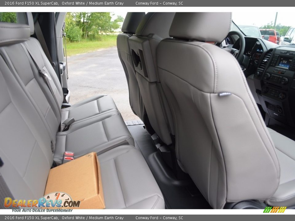 2016 Ford F150 XL SuperCab Oxford White / Medium Earth Gray Photo #22