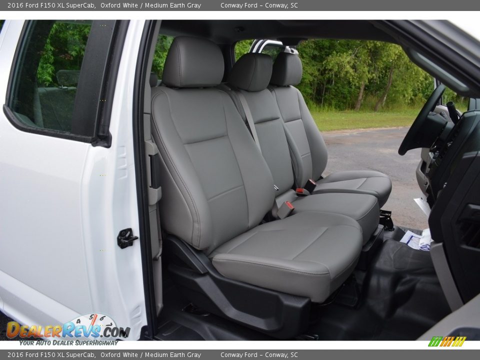 2016 Ford F150 XL SuperCab Oxford White / Medium Earth Gray Photo #23