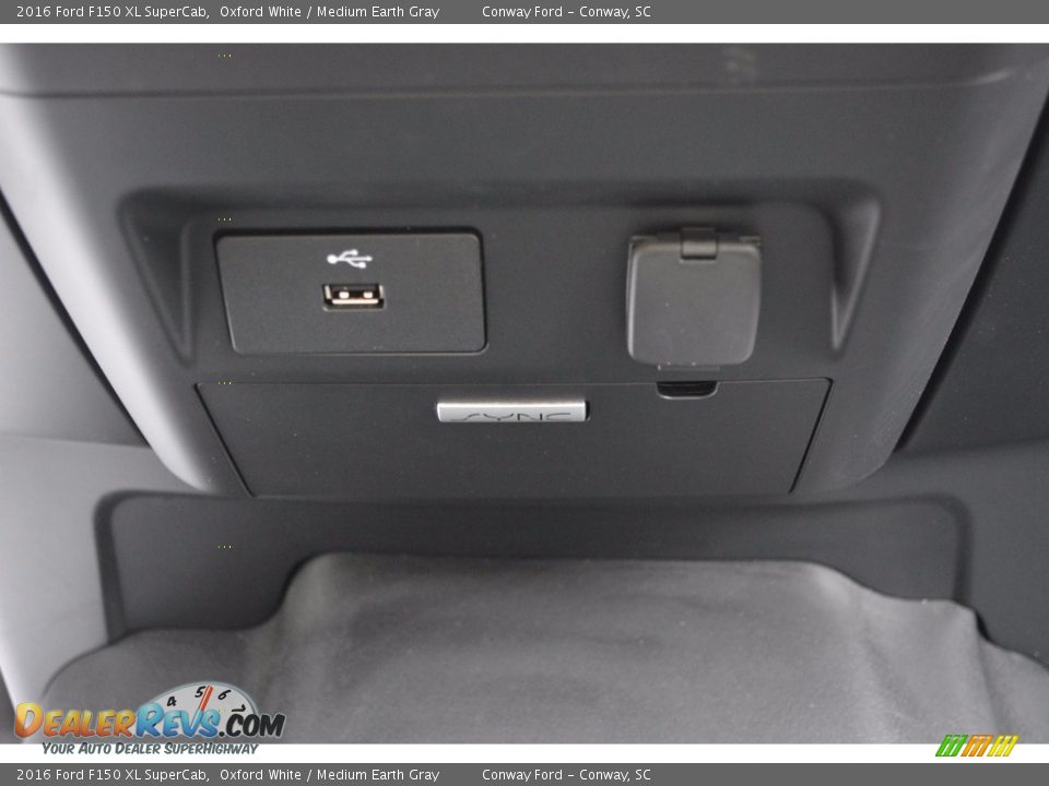 2016 Ford F150 XL SuperCab Oxford White / Medium Earth Gray Photo #30