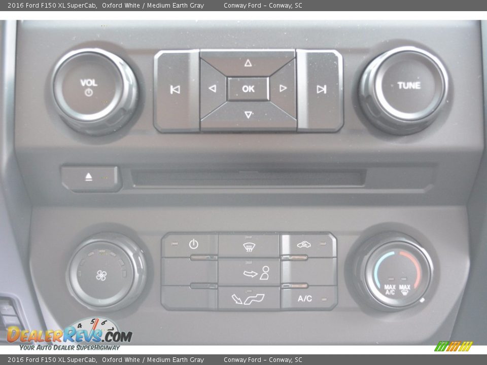 2016 Ford F150 XL SuperCab Oxford White / Medium Earth Gray Photo #32