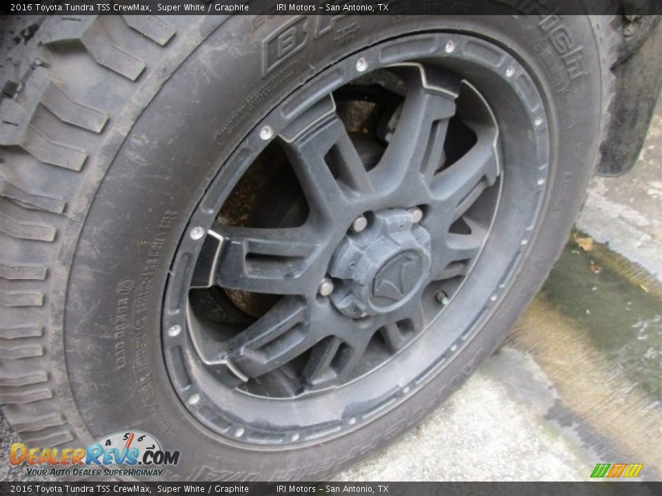 2016 Toyota Tundra TSS CrewMax Super White / Graphite Photo #4