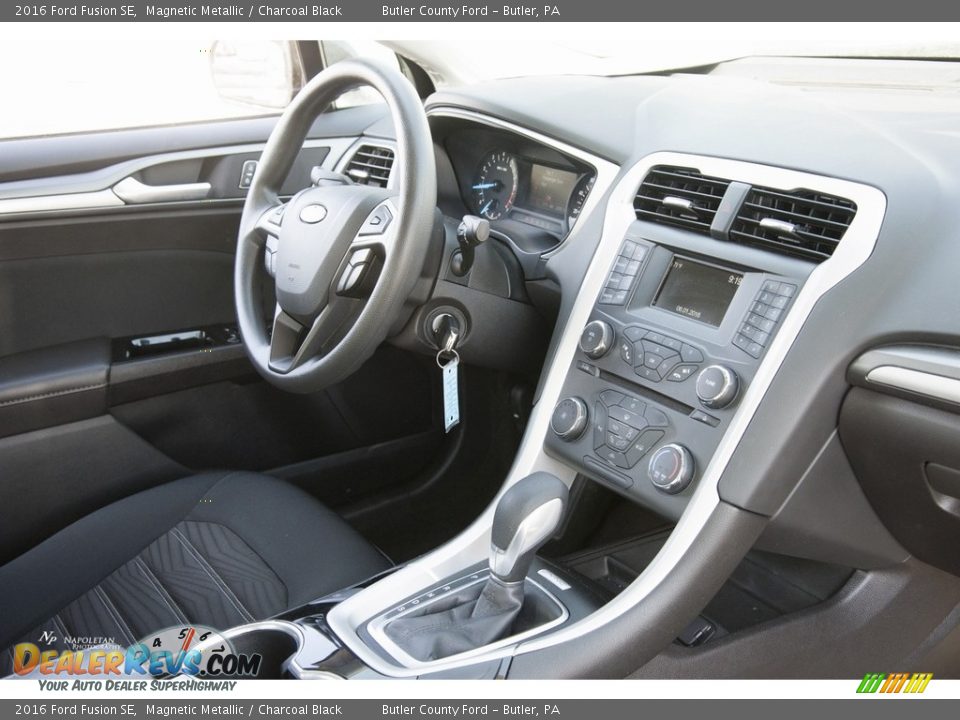 2016 Ford Fusion SE Magnetic Metallic / Charcoal Black Photo #7