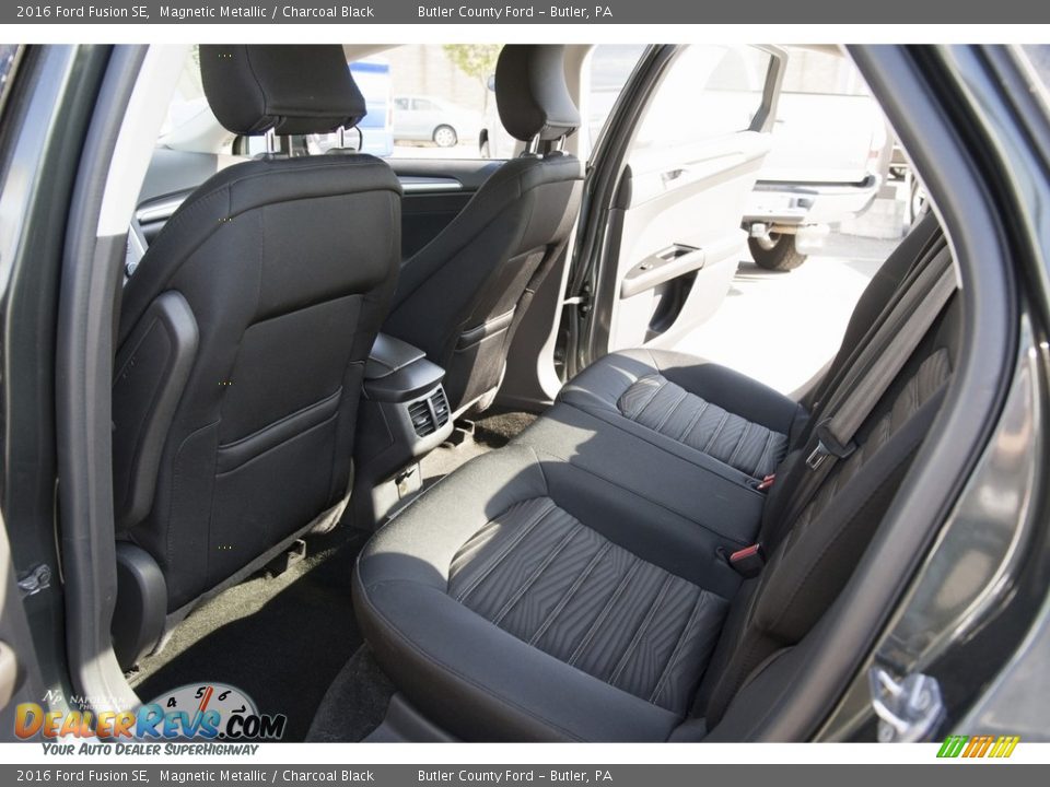 2016 Ford Fusion SE Magnetic Metallic / Charcoal Black Photo #8
