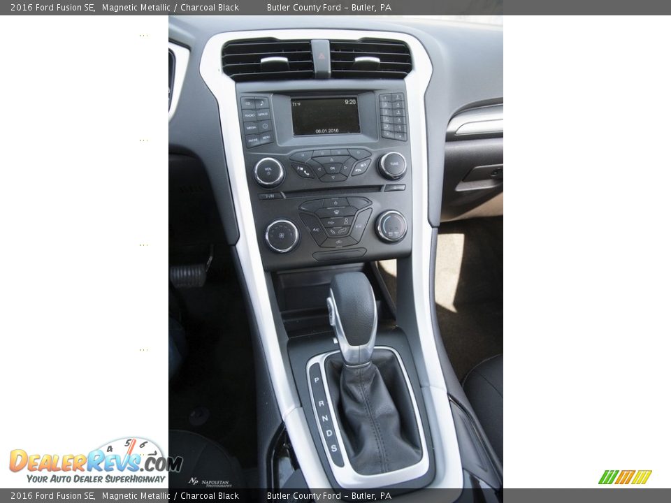 2016 Ford Fusion SE Magnetic Metallic / Charcoal Black Photo #9