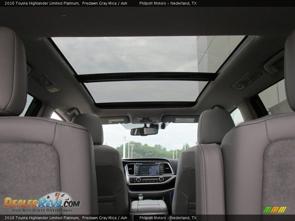 2016 Toyota Highlander Limited Platinum Predawn Gray Mica / Ash Photo #17
