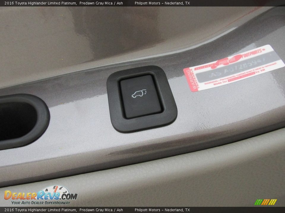 2016 Toyota Highlander Limited Platinum Predawn Gray Mica / Ash Photo #18