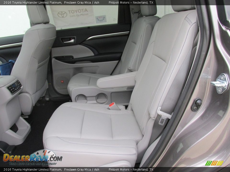 2016 Toyota Highlander Limited Platinum Predawn Gray Mica / Ash Photo #20