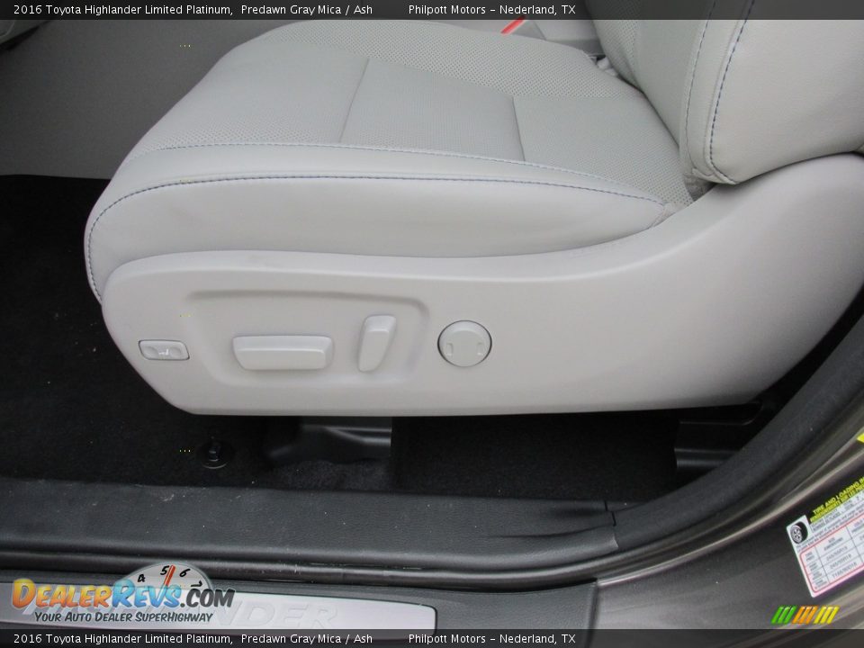 2016 Toyota Highlander Limited Platinum Predawn Gray Mica / Ash Photo #24