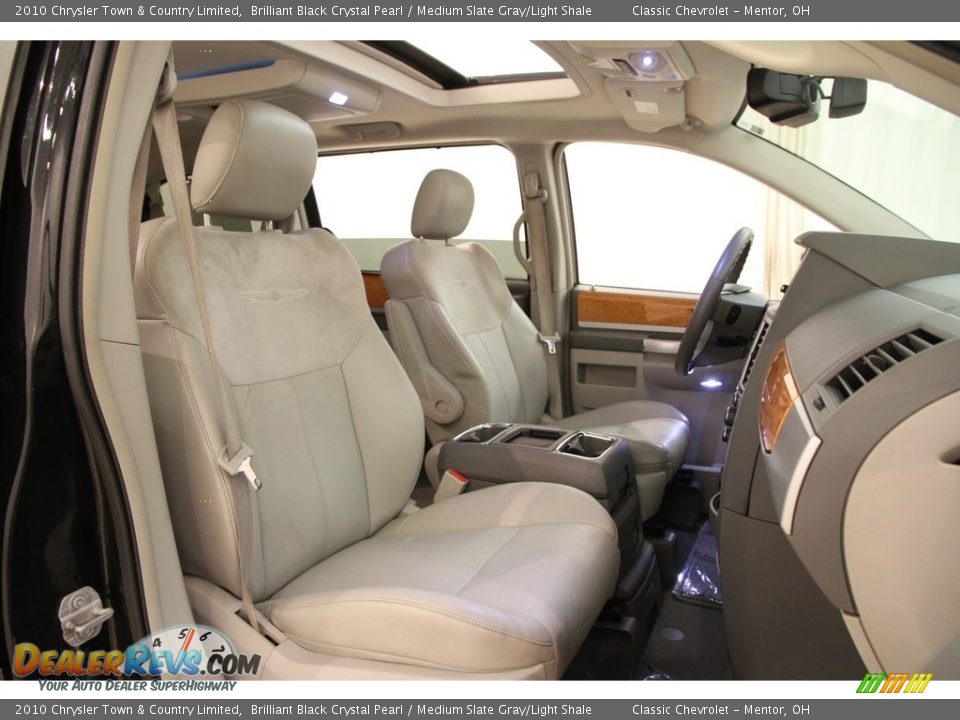 2010 Chrysler Town & Country Limited Brilliant Black Crystal Pearl / Medium Slate Gray/Light Shale Photo #22