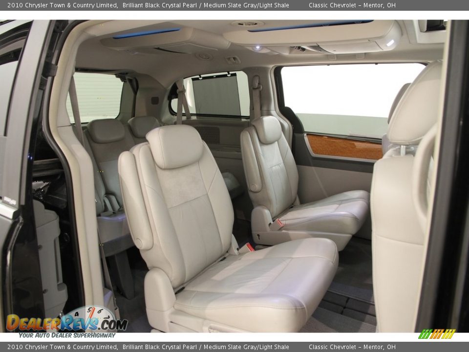 2010 Chrysler Town & Country Limited Brilliant Black Crystal Pearl / Medium Slate Gray/Light Shale Photo #23