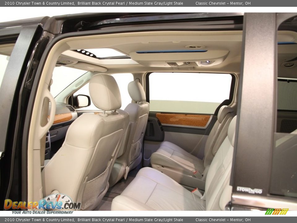 2010 Chrysler Town & Country Limited Brilliant Black Crystal Pearl / Medium Slate Gray/Light Shale Photo #24