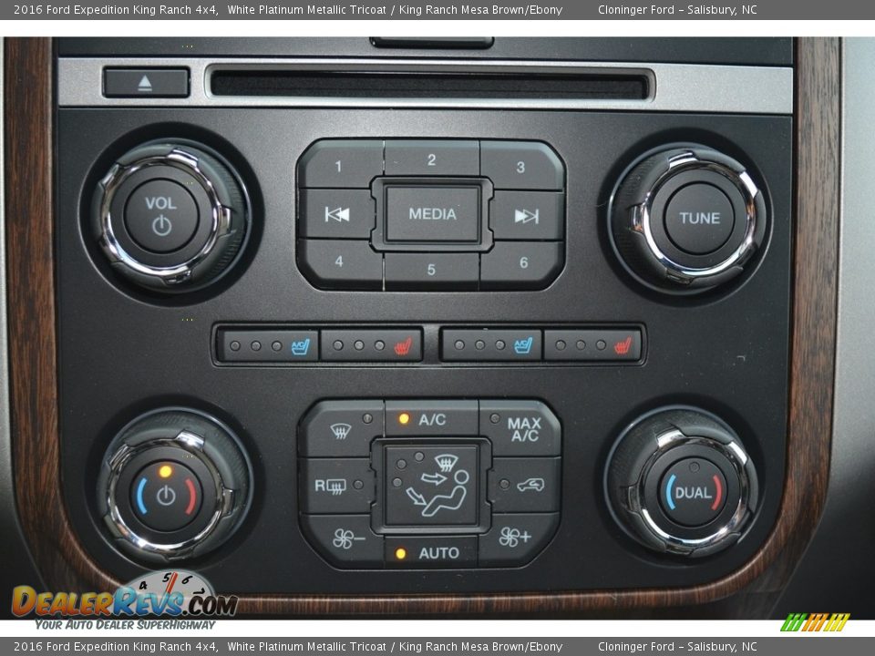 Controls of 2016 Ford Expedition King Ranch 4x4 Photo #18