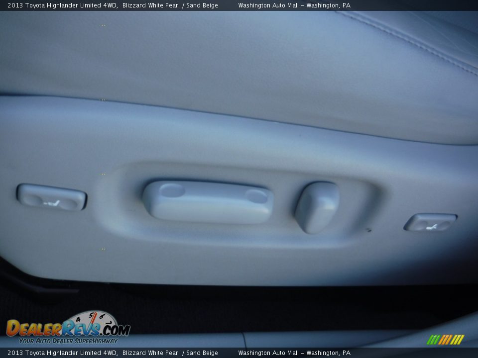 2013 Toyota Highlander Limited 4WD Blizzard White Pearl / Sand Beige Photo #16