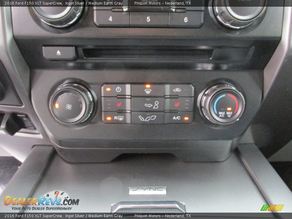 2016 Ford F150 XLT SuperCrew Ingot Silver / Medium Earth Gray Photo #28