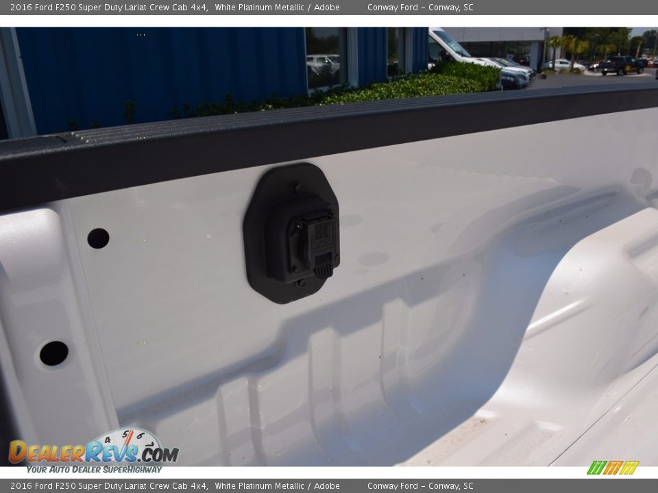 2016 Ford F250 Super Duty Lariat Crew Cab 4x4 White Platinum Metallic / Adobe Photo #10