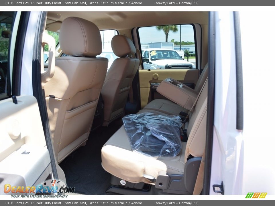 2016 Ford F250 Super Duty Lariat Crew Cab 4x4 White Platinum Metallic / Adobe Photo #16