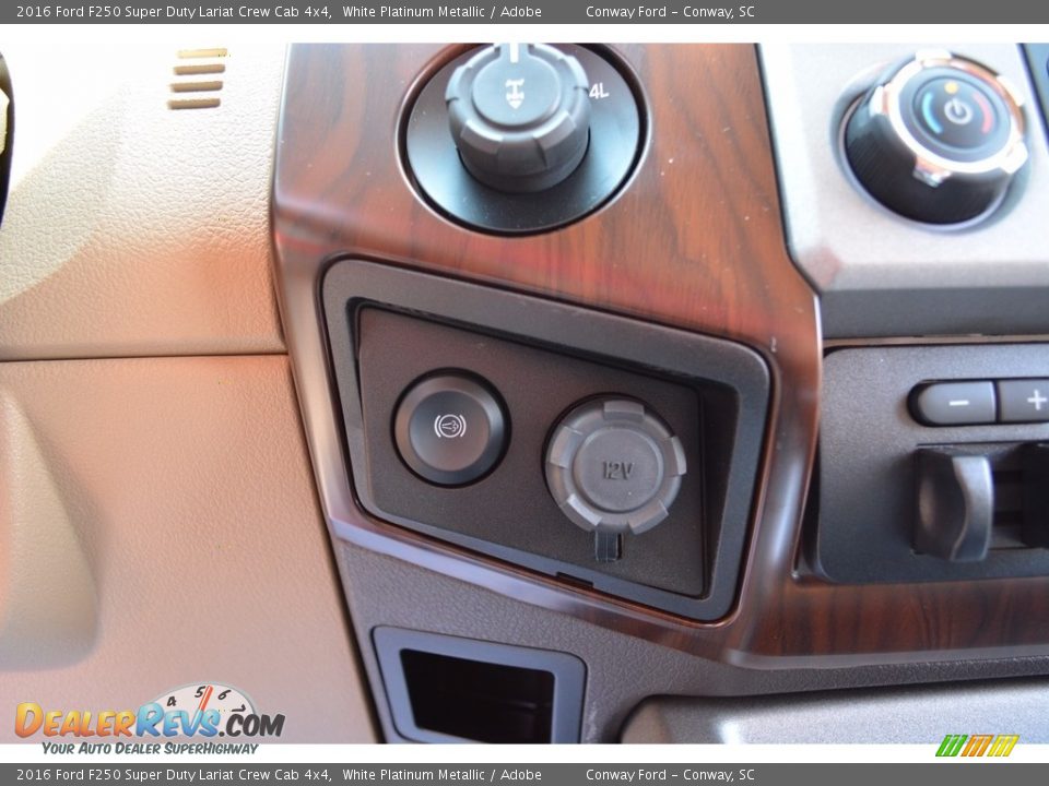 2016 Ford F250 Super Duty Lariat Crew Cab 4x4 White Platinum Metallic / Adobe Photo #18