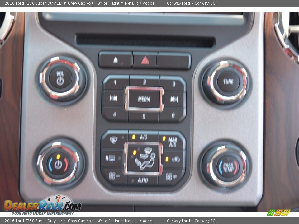 2016 Ford F250 Super Duty Lariat Crew Cab 4x4 White Platinum Metallic / Adobe Photo #21